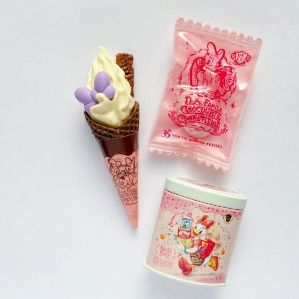 東京ディズニーランド35周年記念デイジーダッククランチ缶とソフトクリームのミニチュアマグネット